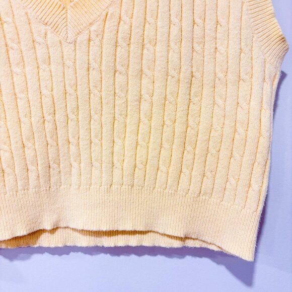 TWIK by SIMONS Yellow cable knit cropped sweater vest | Sleeveless | X-Small * - Picture 4 of 6